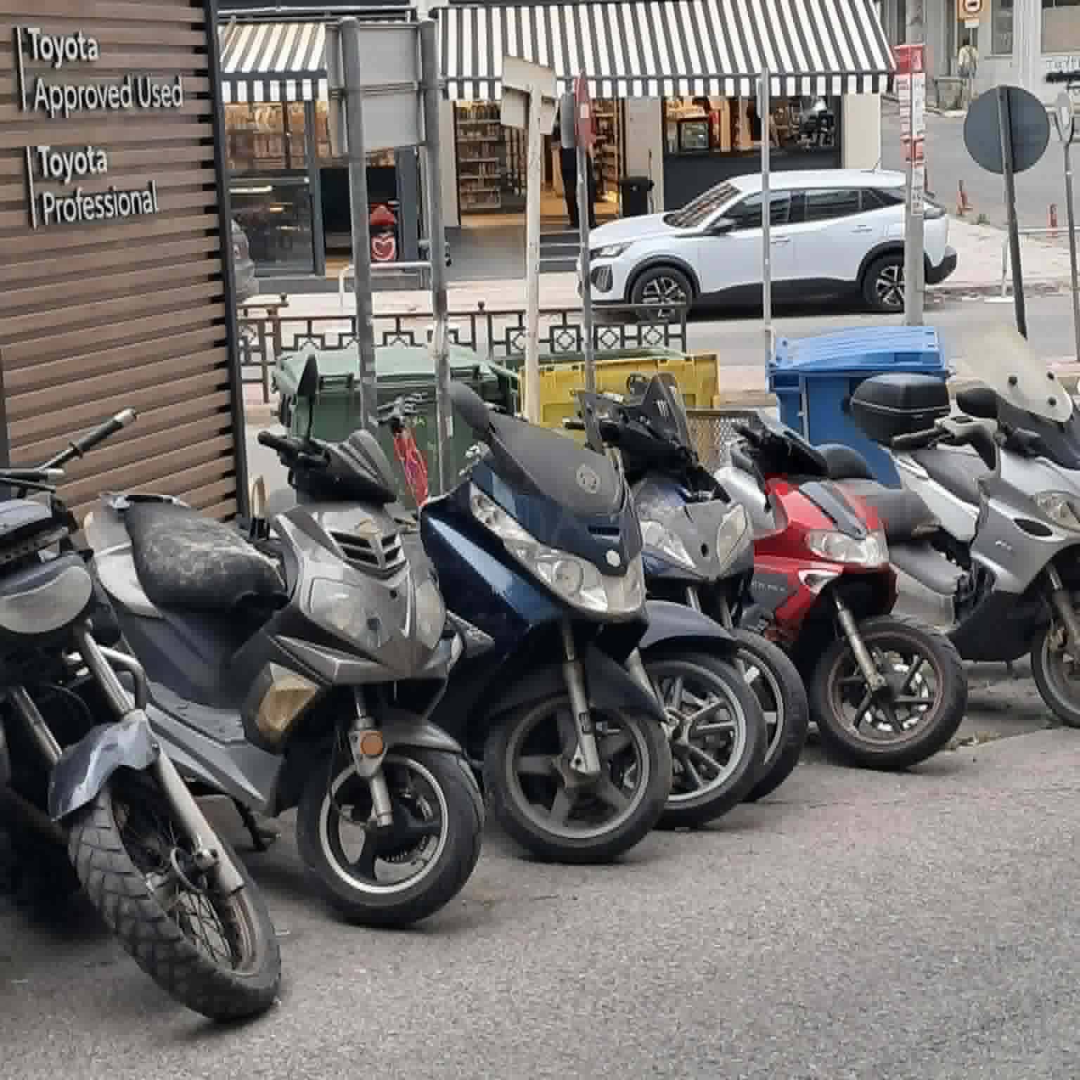 Συνεχίζονται οι απομακρύνσεις εγκαταλελειμμένων οχημάτων στον Δήμο Ζωγράφου