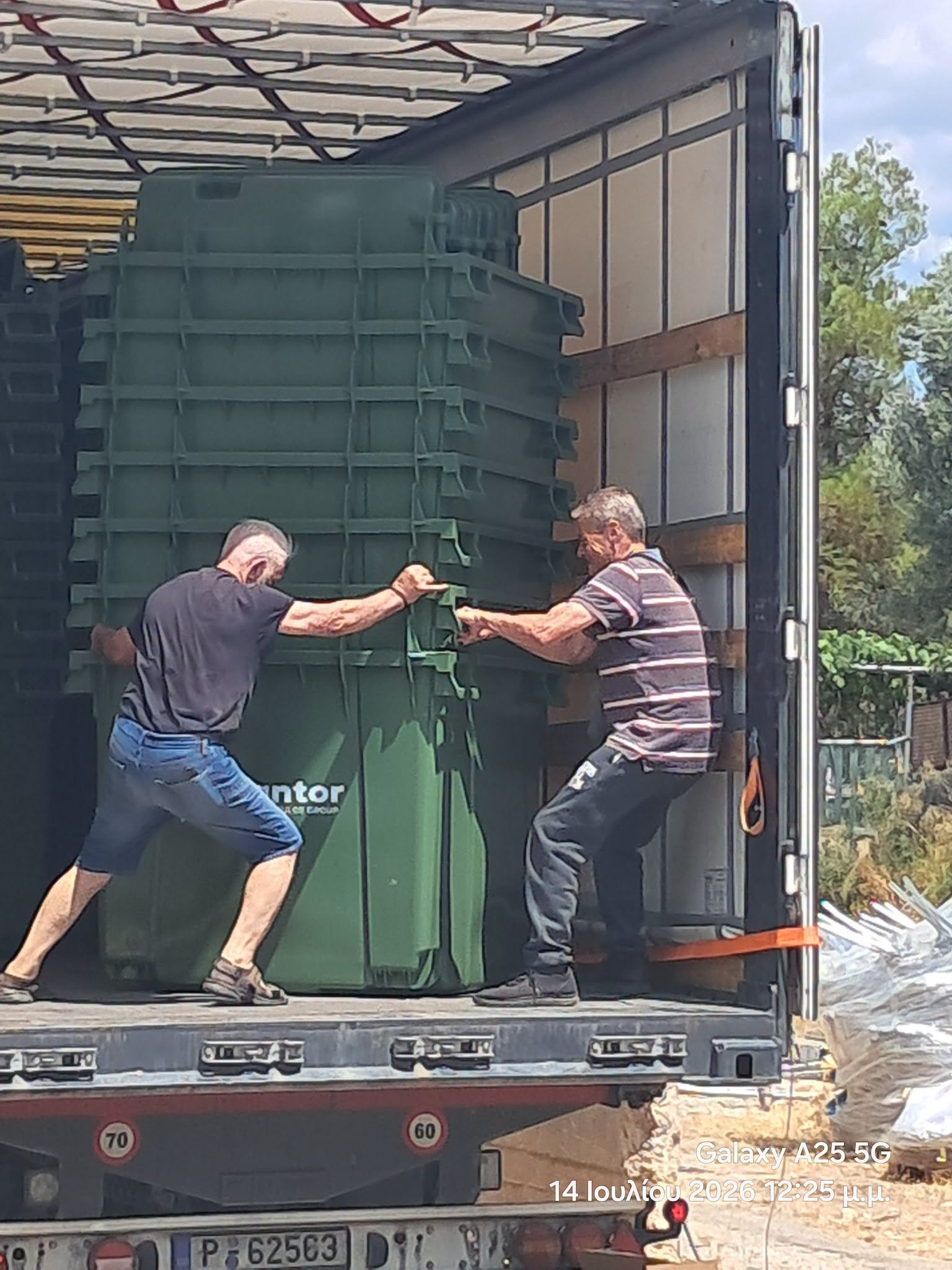 Ξεκίνησε η παραλαβή νέων κάδων απορριμμάτων στον Δήμο Ζωγράφου