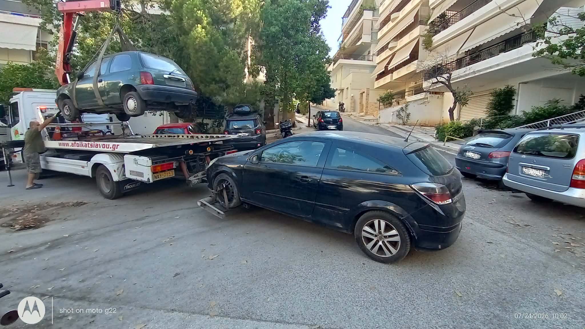 Συνεχίζονται οι απομακρύνσεις εγκαταλελειμμένων οχημάτων στον Δήμο μας